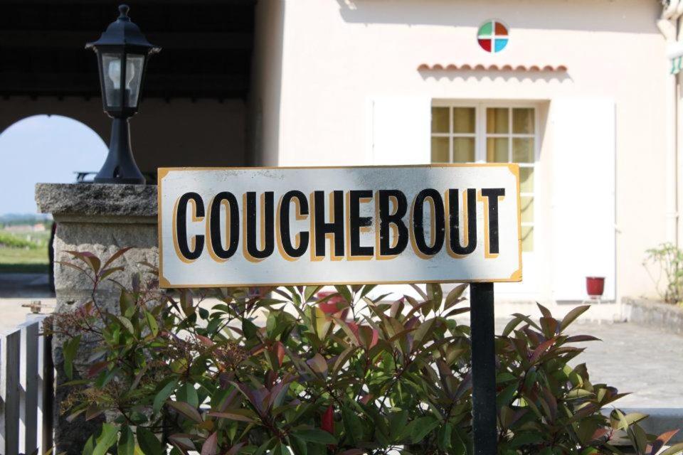 Chateau Couchebout Acomodação com café da manhã Pugnac Exterior foto